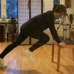Video Workout: Bauch, Beine, Po-Training mit einem Stuhl